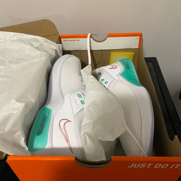 BNWB - Women’s Nike Air Zoom Pegasus 36 - Picture 3 of 10